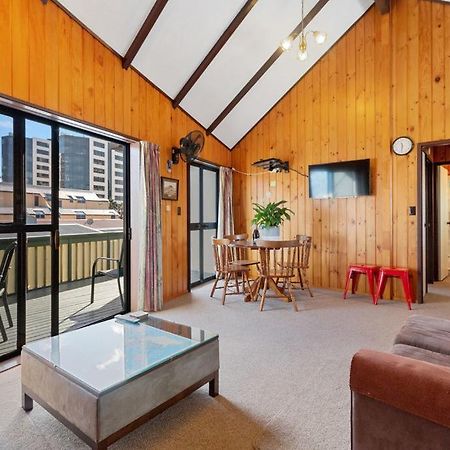 Downtown Mountview - Mt Maunganui Holiday Home Маунт-Маунгани Экстерьер фото