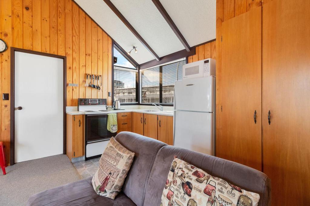 Downtown Mountview - Mt Maunganui Holiday Home Маунт-Маунгани Экстерьер фото
