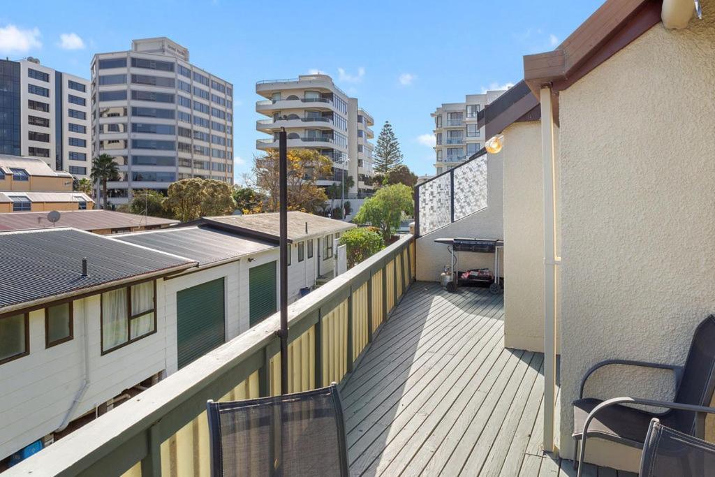 Downtown Mountview - Mt Maunganui Holiday Home Маунт-Маунгани Экстерьер фото