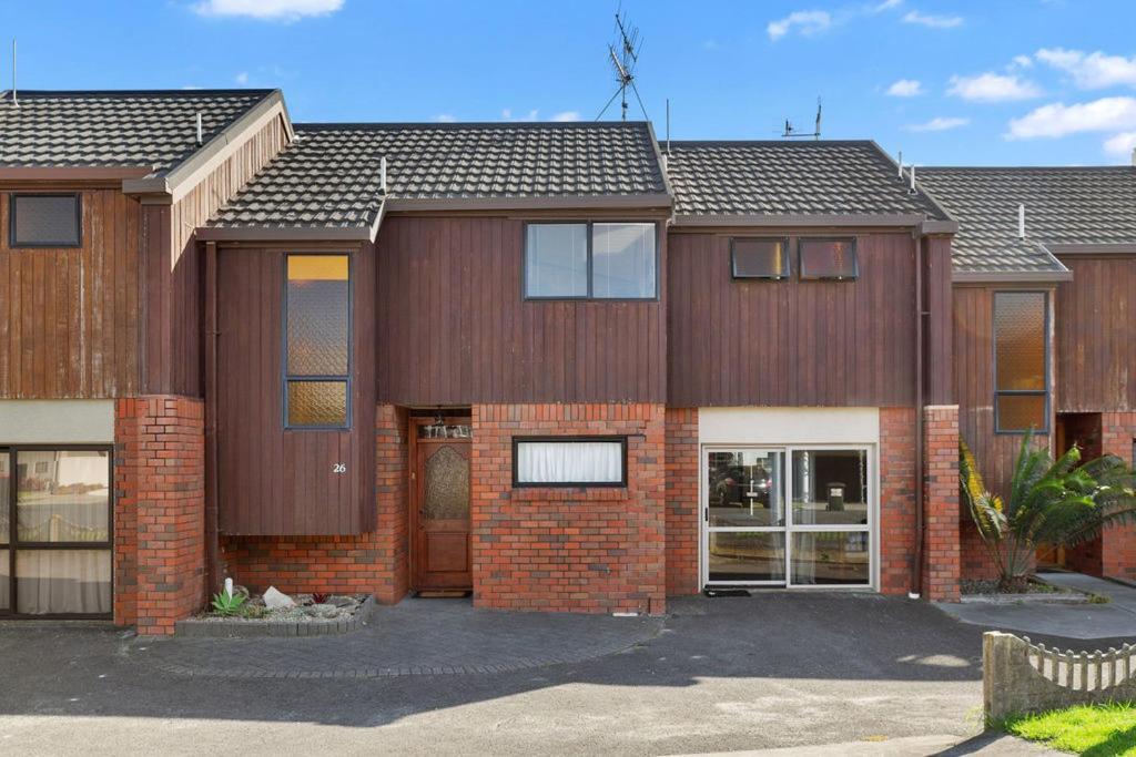 Downtown Mountview - Mt Maunganui Holiday Home Маунт-Маунгани Экстерьер фото