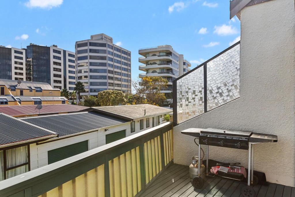 Downtown Mountview - Mt Maunganui Holiday Home Маунт-Маунгани Экстерьер фото