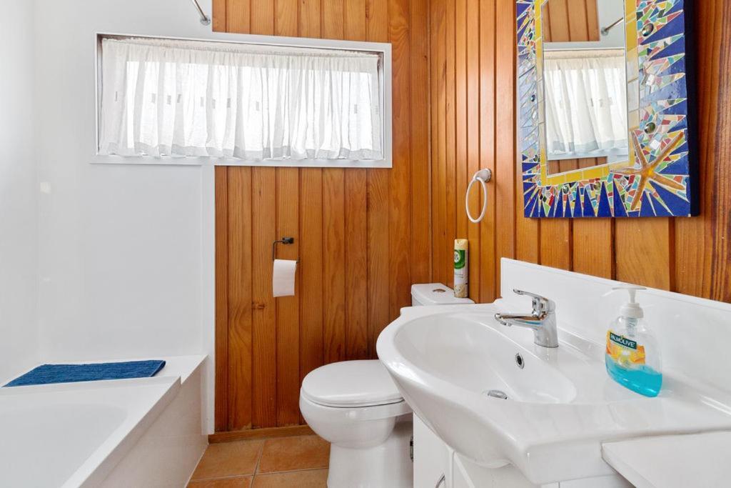 Downtown Mountview - Mt Maunganui Holiday Home Маунт-Маунгани Экстерьер фото