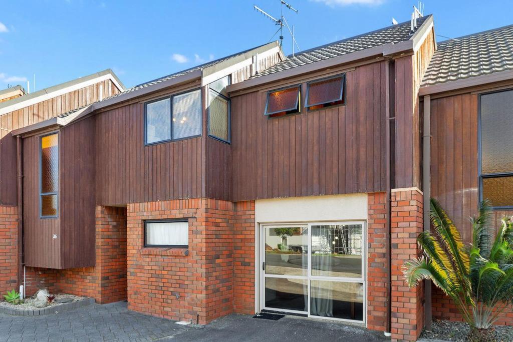 Downtown Mountview - Mt Maunganui Holiday Home Маунт-Маунгани Экстерьер фото