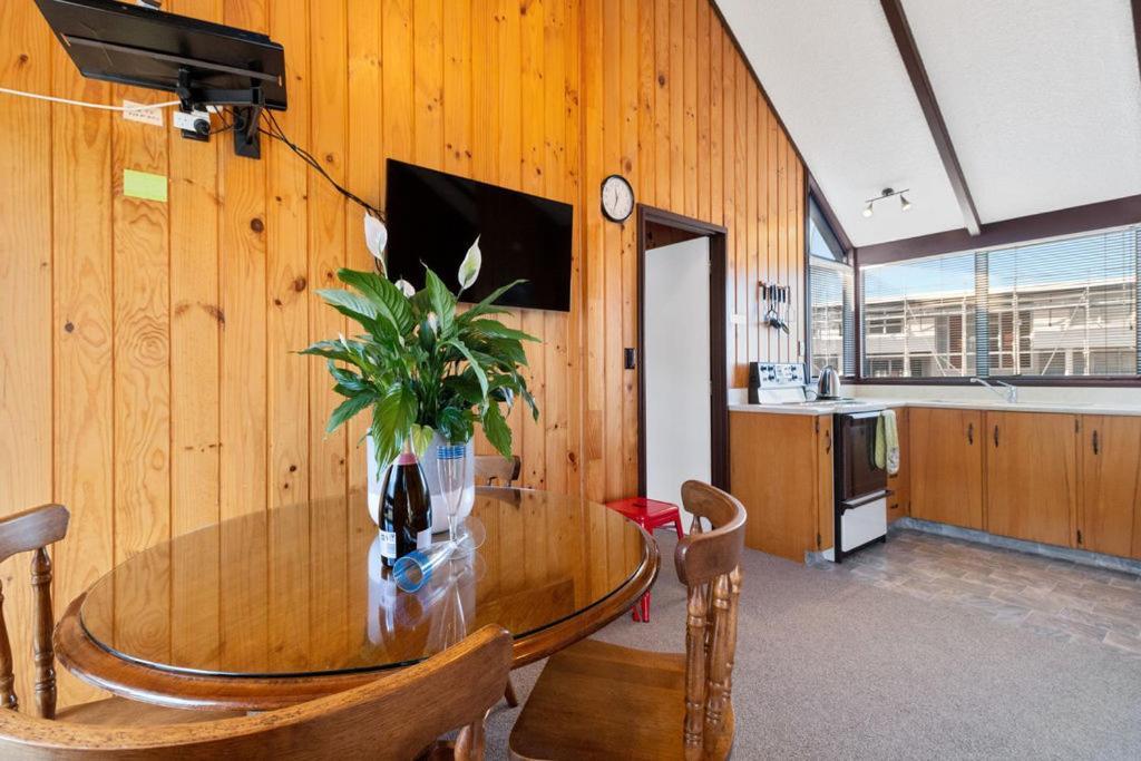 Downtown Mountview - Mt Maunganui Holiday Home Маунт-Маунгани Экстерьер фото